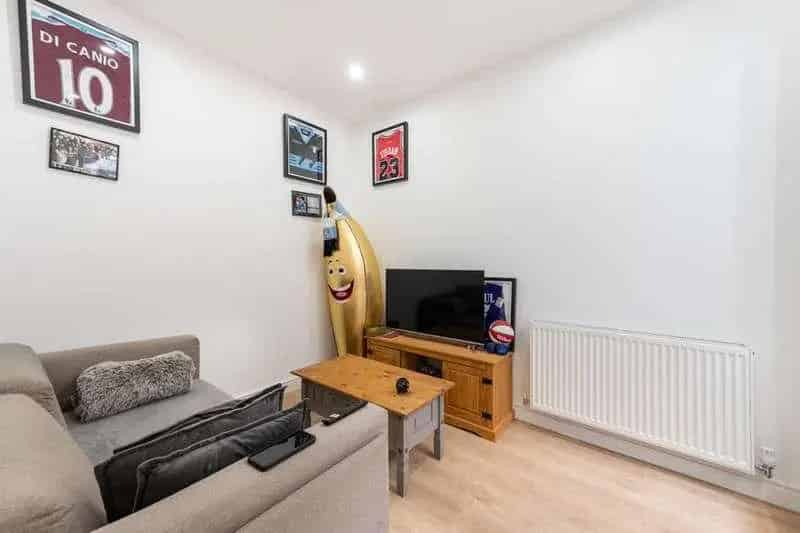 2 Bed Flat for Sale Near Willesden Junction