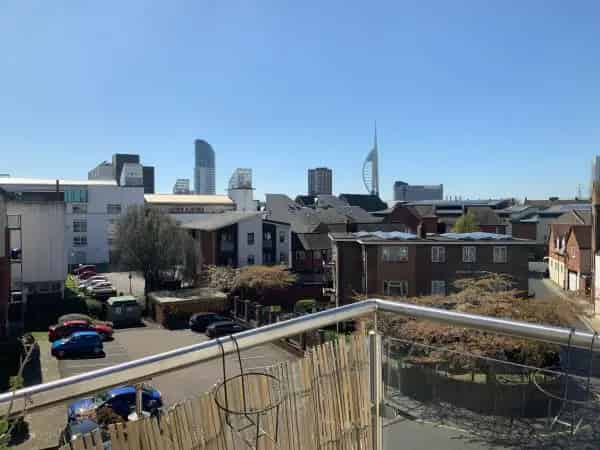2 Bed Top Floor Apartment near Gunwharf Quays