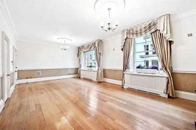 Flat to rent in King Street, London SW1Y