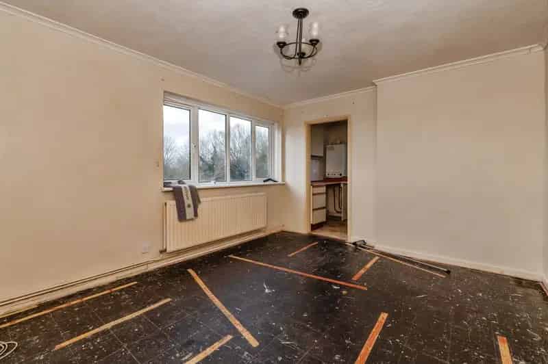 Charming One Bedroom Flat First Time Buyers Investors Long Lease A13 Access
