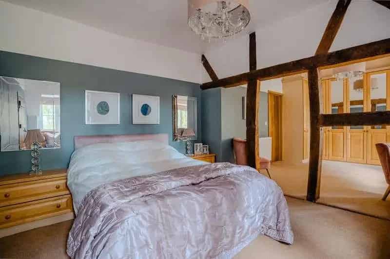 5 bed property for sale