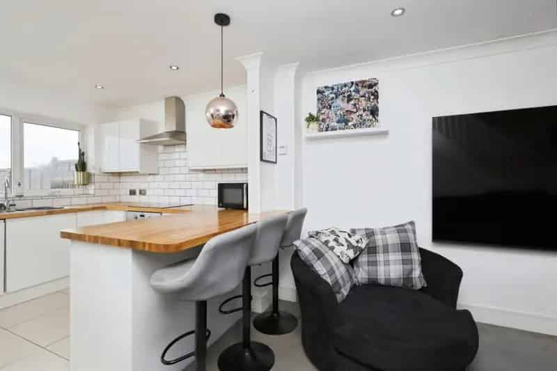 2 Bed Terrace House Hampden Park Chain Free