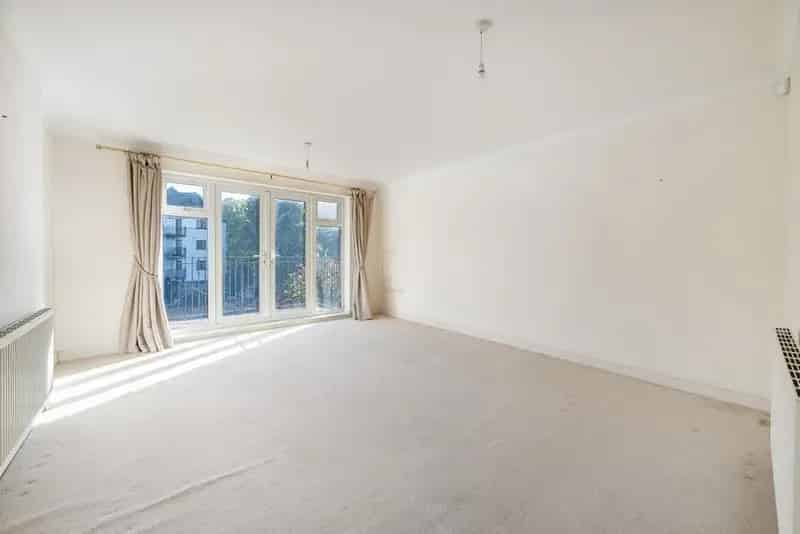 Flat For Sale , London, England