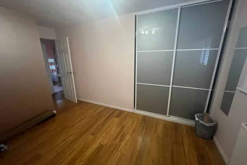 Two Bedroom House Cardiff Modern Kitchen Parking Available May