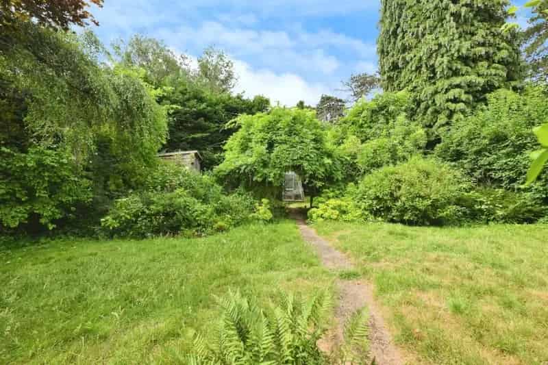 Three Bedroom Bungalow Near River - Modernisation Needed