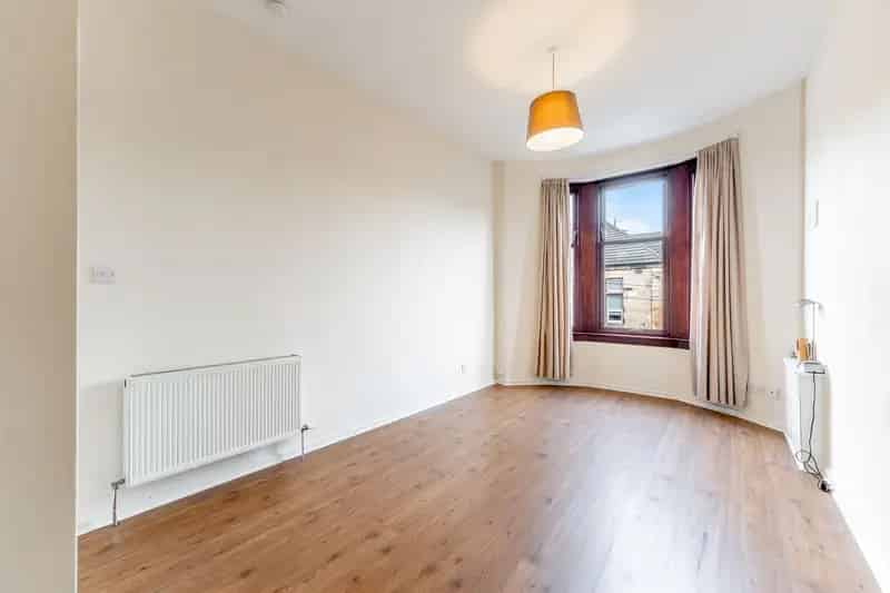 2 Bedroom Apartment Whiteinch Near Victoria Park