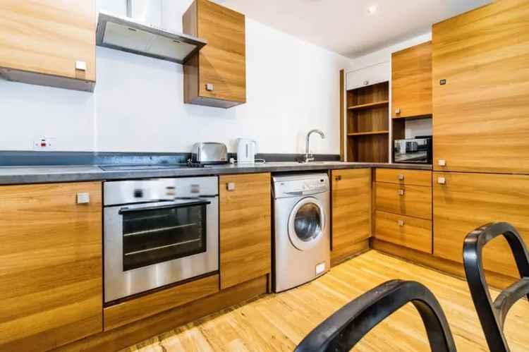 3 Bedroom Furnished Apartment Salford M3 Available Now