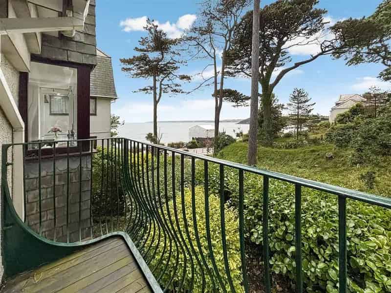 2 Bedroom Apartment for Sale with Balcony and Garaging