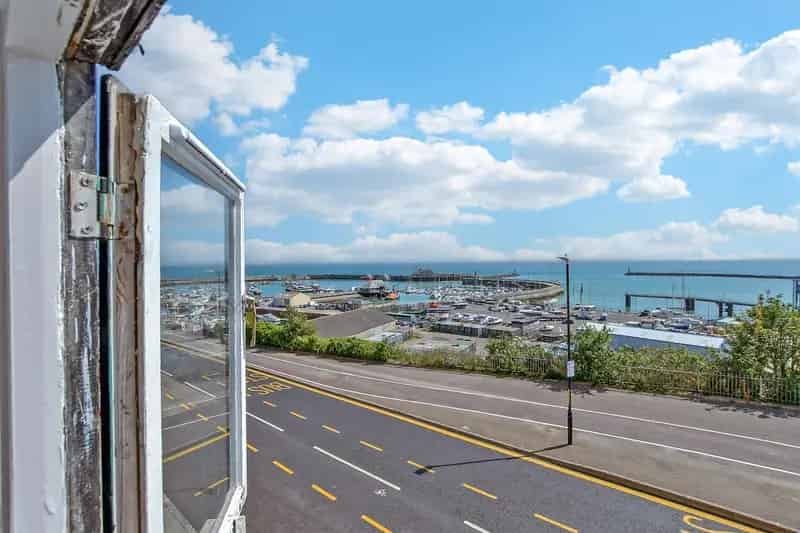 9 bedroom terraced house for sale