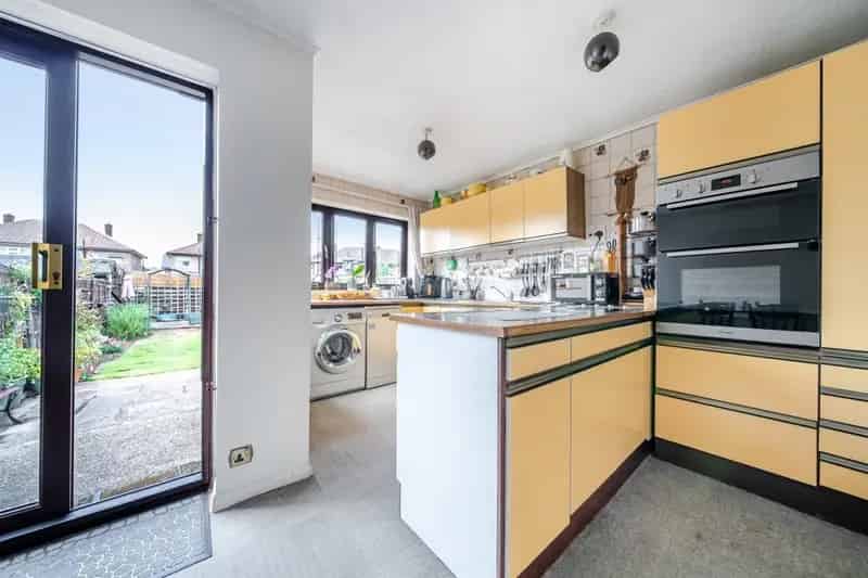3 Bed House Extended 1930s Garage Garden Enfield Lock