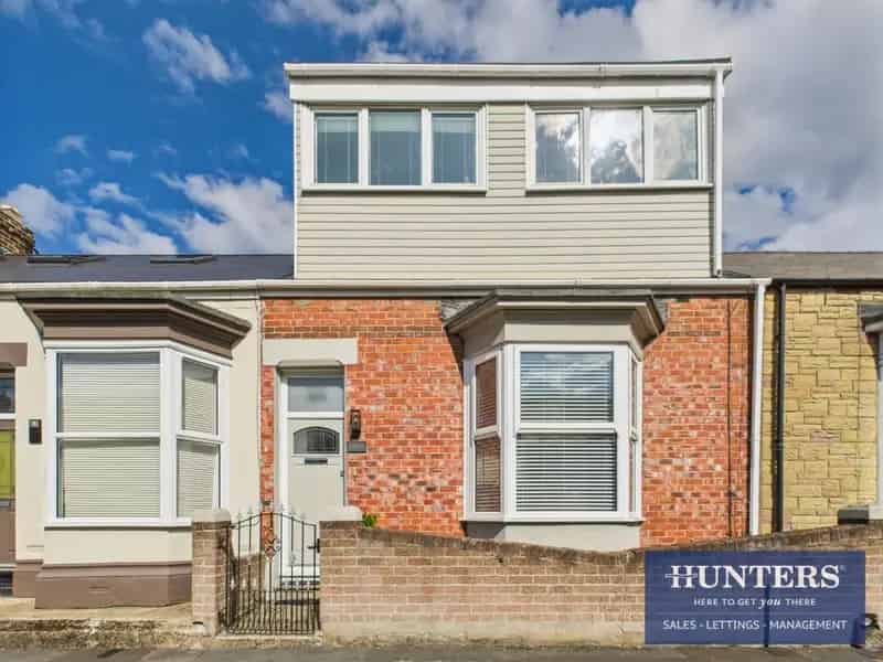 3 bedroom House
 For Sale 
Total Size: 1046 SQ FT