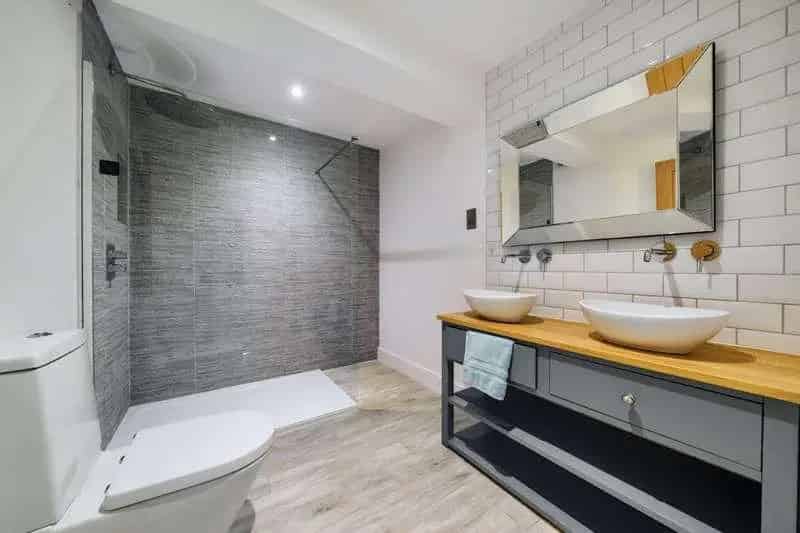 4 Bed House for Sale - Luxurious Family Home with Stunning Design