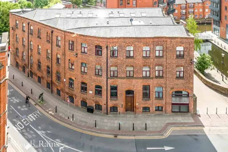 2 Bedroom Flat for Sale Manchester M1 Canal-Side Loft Apartment