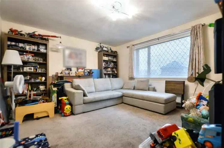 House For Sale in Leeds, England