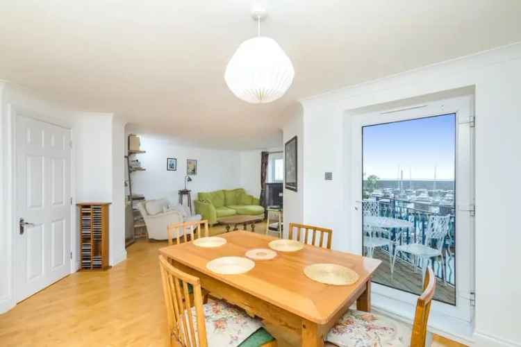 3 Bedroom Penthouse Apartment with Harbour and Sea Views