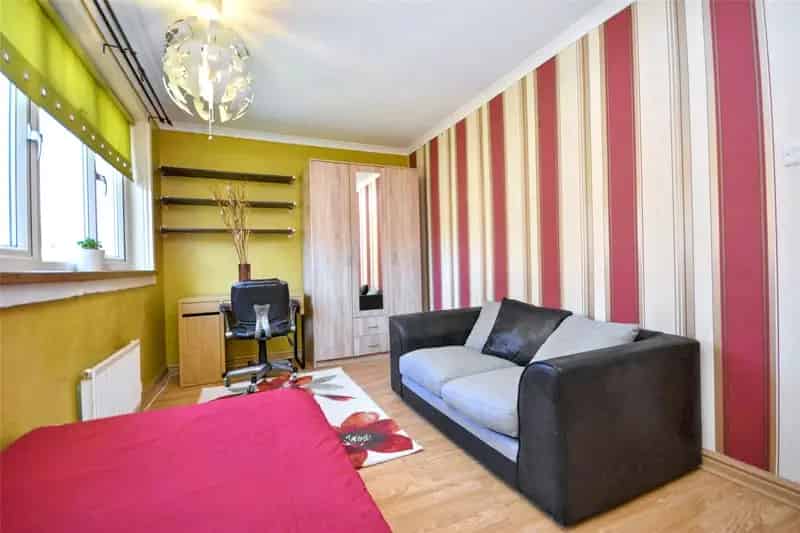 Spacious 3-Bed Semi-Detached House with Large Garden - No Onward Chain