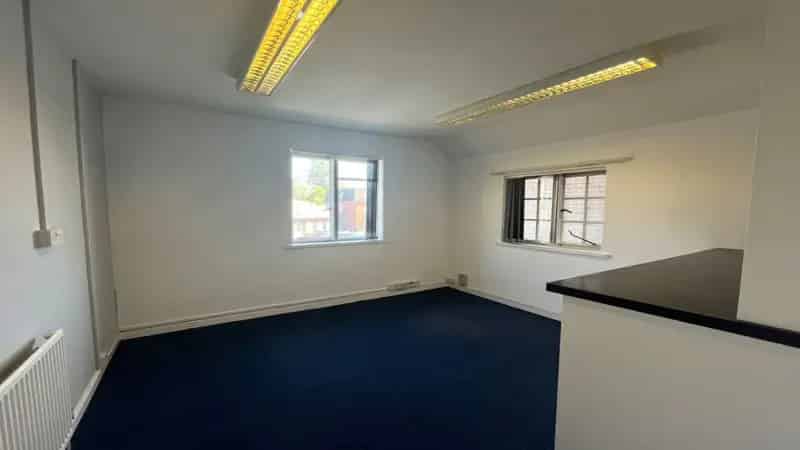 Self Contained First Floor Offices Woodside Road 2 Parking Spaces