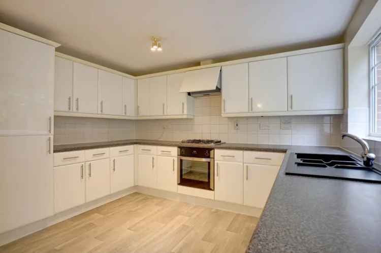 6 Bedroom Detached House to Rent