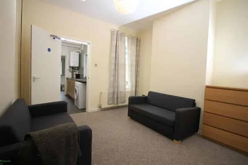 3 Bedroom Student House for Rent