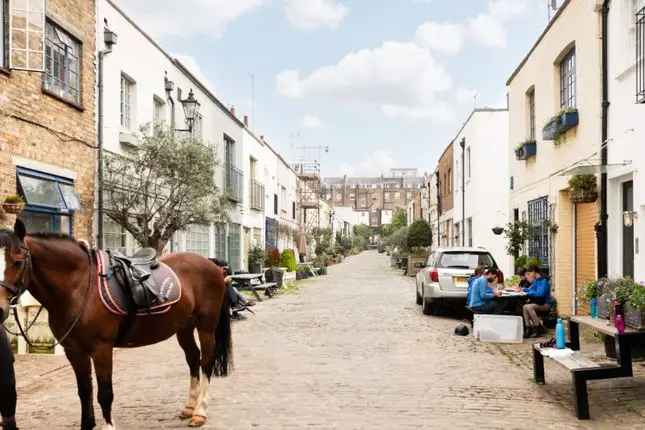 Mews house for sale in Bathurst Mews, Hyde Park Estate, Paddington, London W2