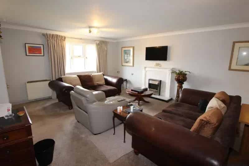 2 Bedroom Retirement Flat To Let Highcliffe Available May 1st