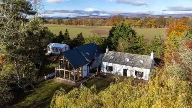 Dove Cottage: Charming Extended Country Property with Oak Features