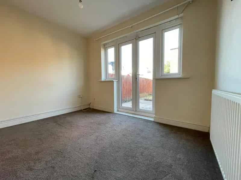 4 Bedroom House To Let Liversedge