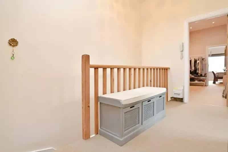 1 Bed Flat for Sale - Spacious Top Floor Apartment with Garage