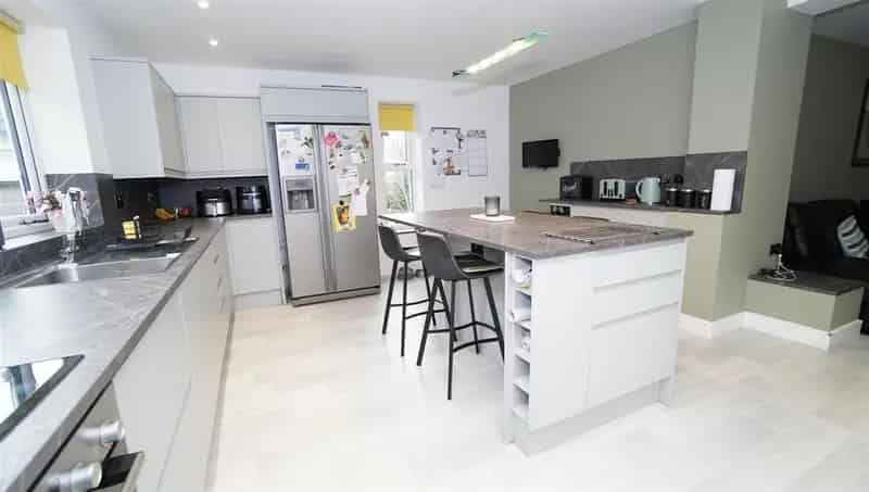 5 Bedroom Semi Detached House For Sale