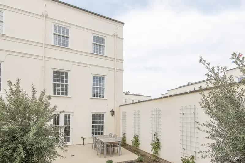 4 Bedroom House to Rent Short Let Gated Development