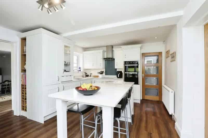 Family Home with Gardens and Spacious Rooms