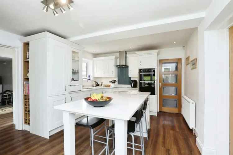 Family Home with Gardens and Spacious Rooms