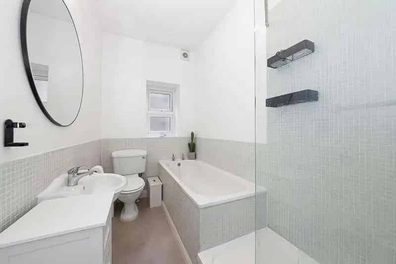 2 bed flat for sale