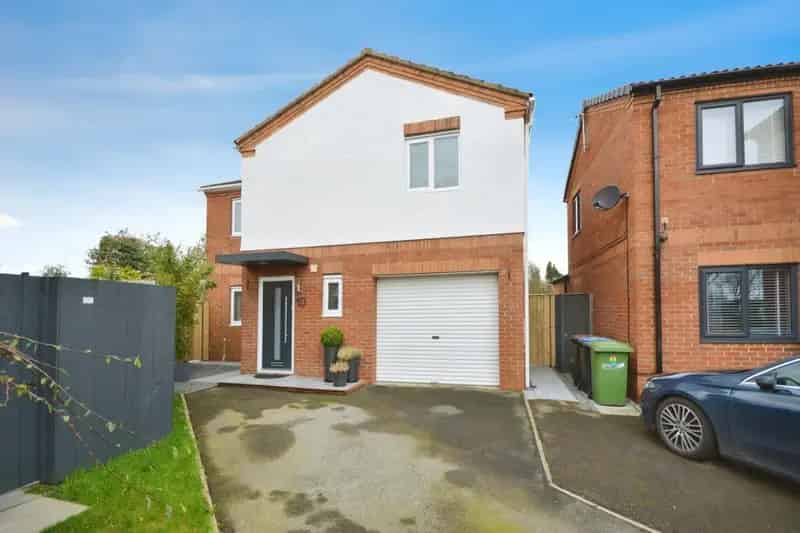 4 Bedroom Detached House For Sale
