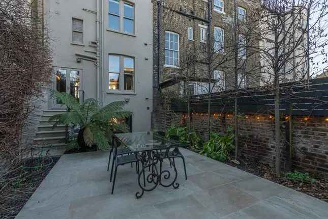 Spacious Clapham Common Family Home with Verdant Views