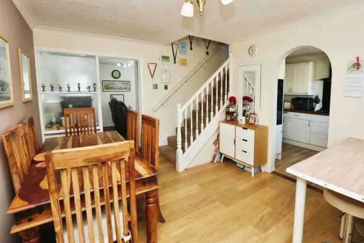3 Bed Mid-Terraced House with Garage and Garden