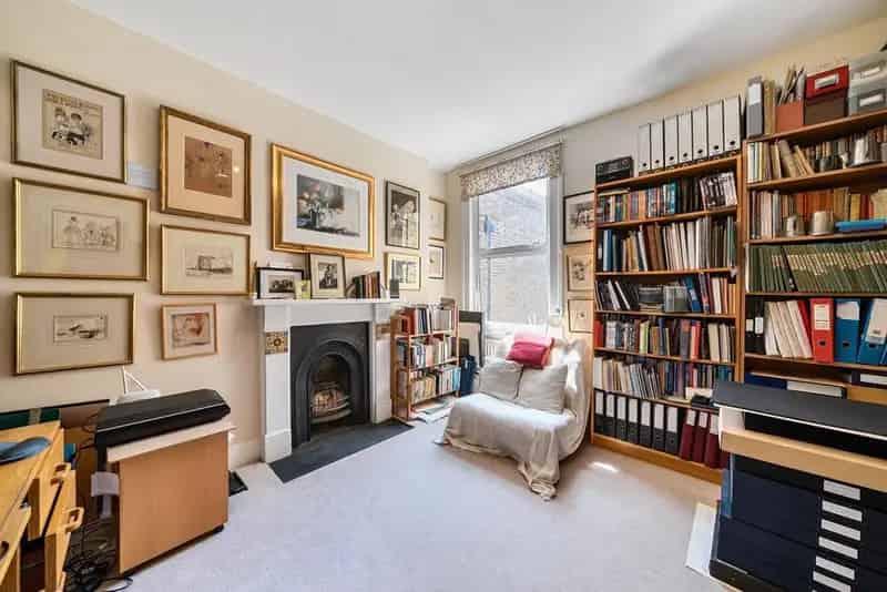 Three Double Bedroom Maisonette with Private Roof Terrace