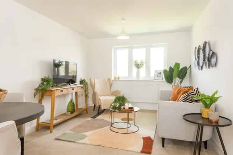 2 Bed Apartment in Exclusive Development - Allocated Parking and 999 Year Lease