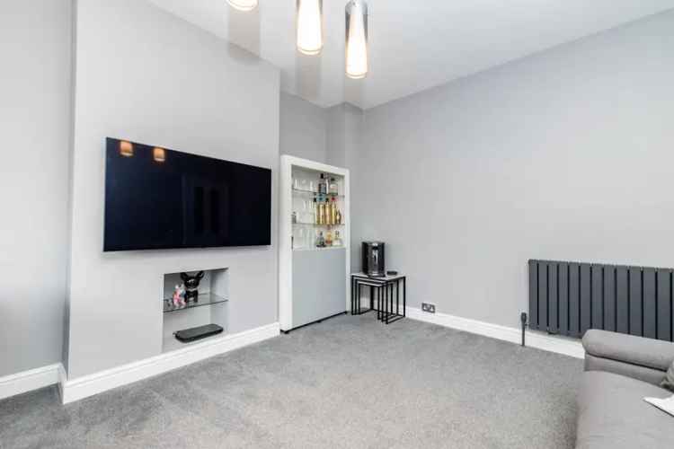 3 Bed Flat in Torry Aberdeen - Gas CH - Parking - Garden