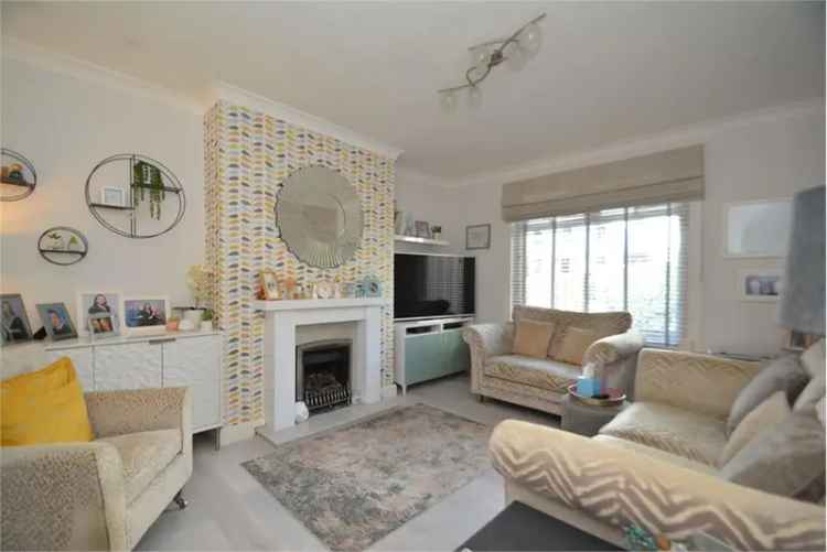 3 Bed Flat - Lower with 2 Reception Rooms