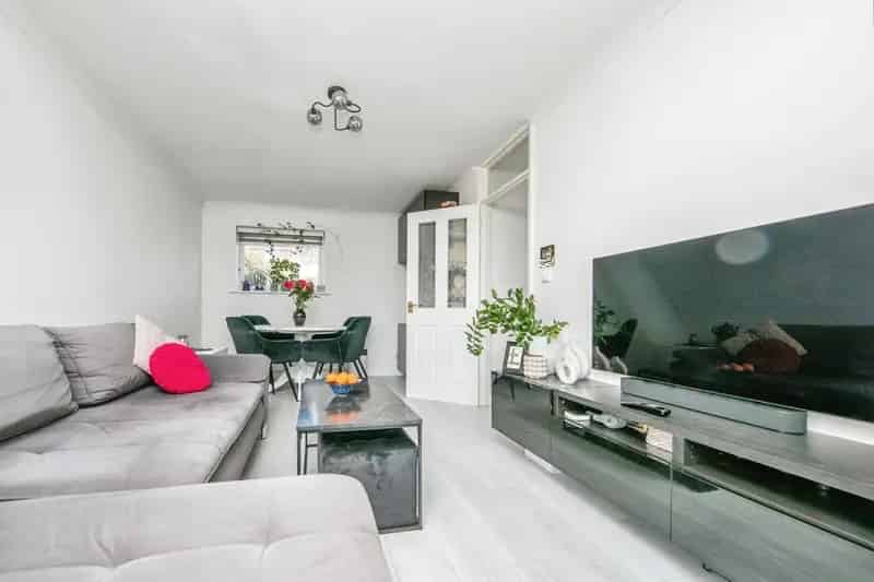 2-Bedroom House with Garden and Off-Street Parking