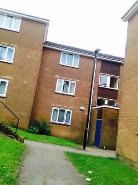1 Bedroom Ground Floor Flat in Built Block