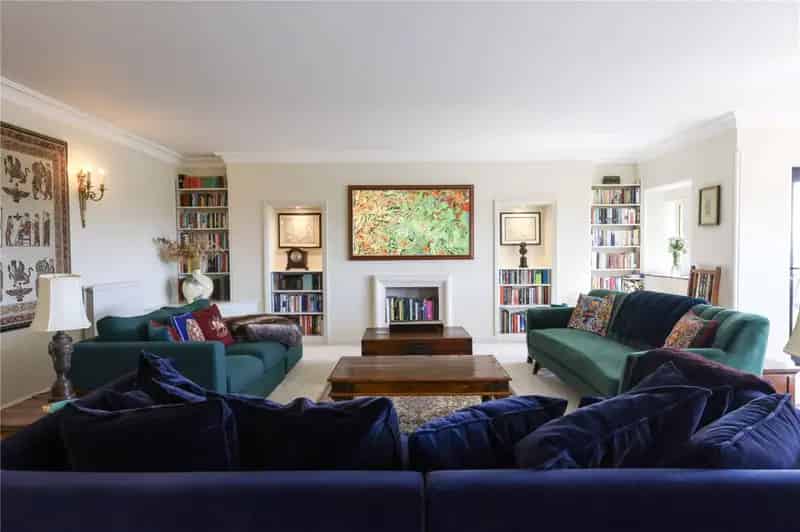 Luxury 3-Bedroom Castle Apartment