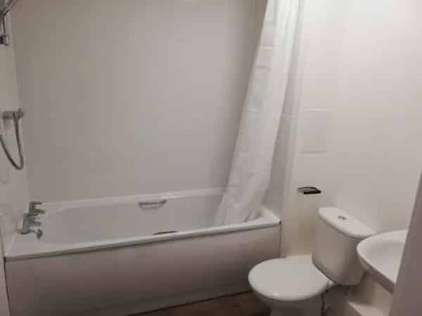 2 Bedroom Flat near Rattle Road