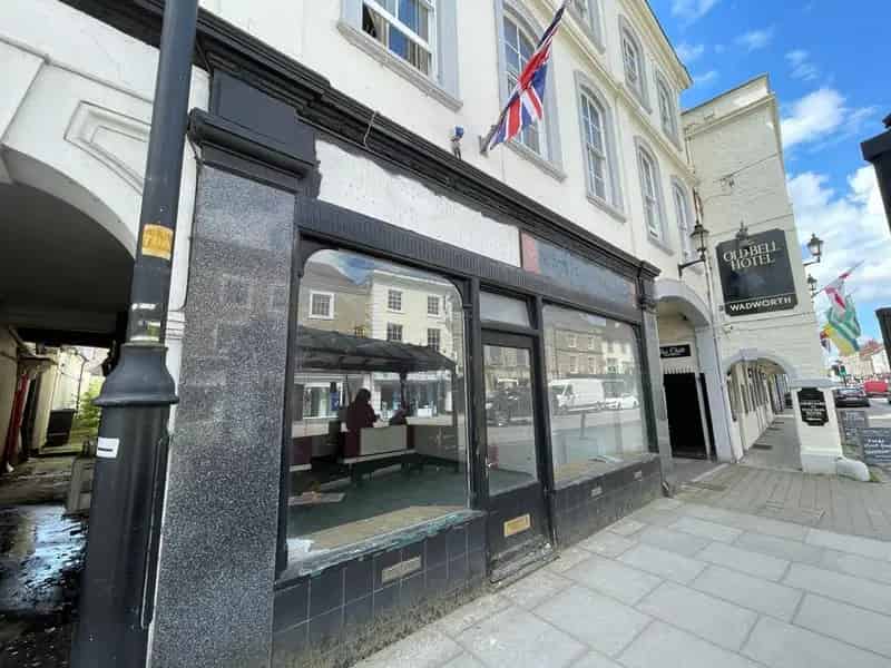Ground Floor Shop to Let Warminster Town Centre