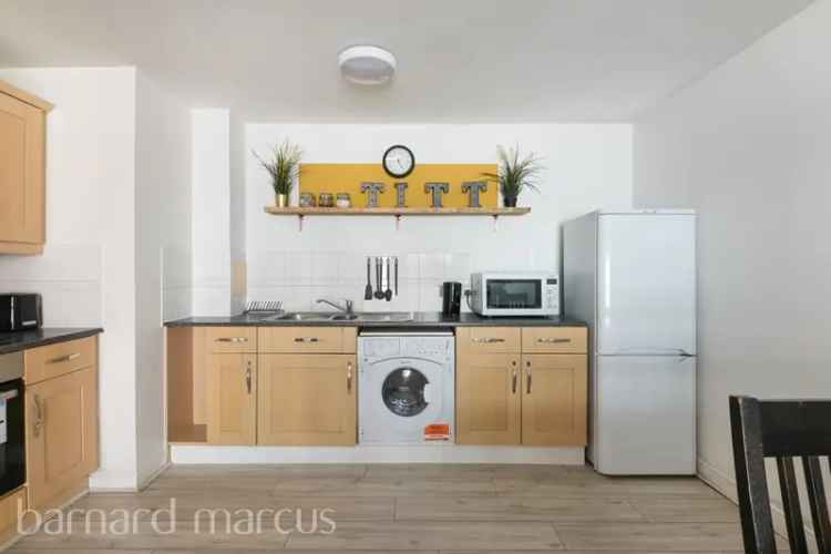2 Bed Flat Near Epsom Train Station - Allocated Parking