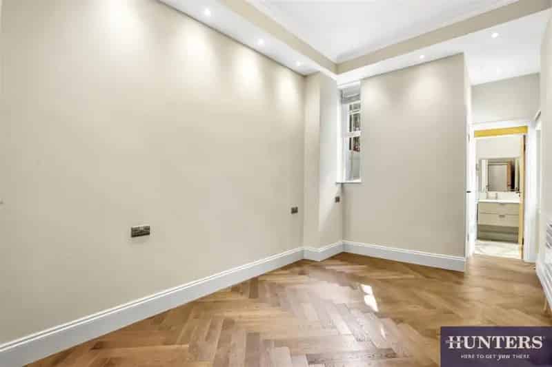 1 Bed Flat for Sale in Westminster High-Spec Apartment 610 sq ft