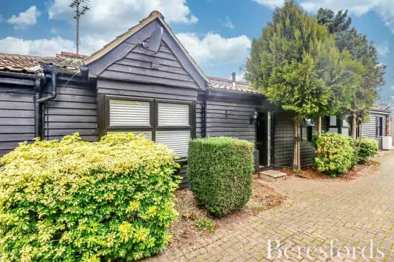 1 Bedroom Bungalow for Sale Semi Rural Location Ample Parking