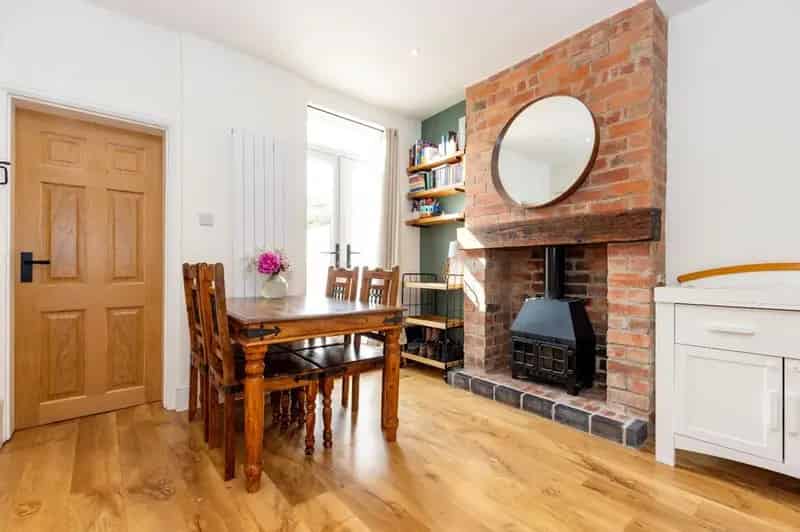2 Bedroom Mid Terrace House Kenilworth Warwickshire