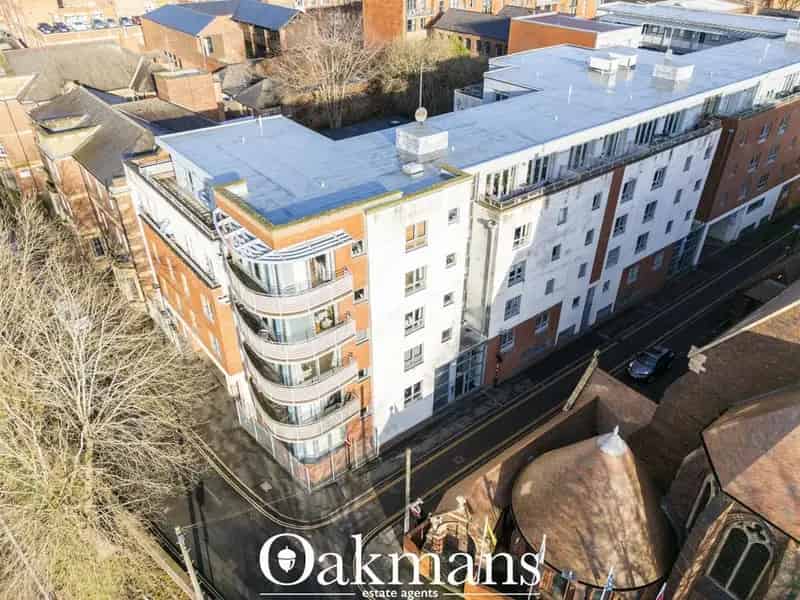 1 Bedroom Apartment for Sale - Top Floor, Large Balcony, No Upward Chain